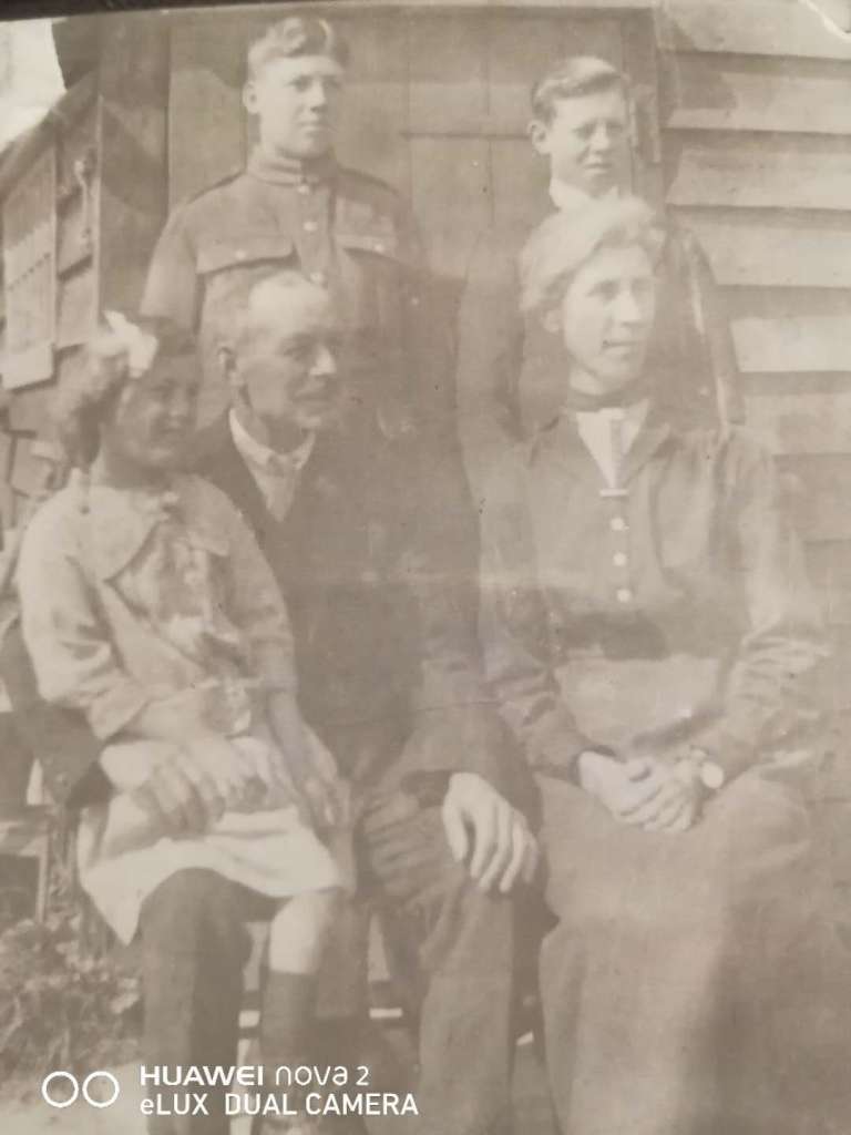 Sidney, William, Lily, Arthur and Louisa Thompson at Landermere